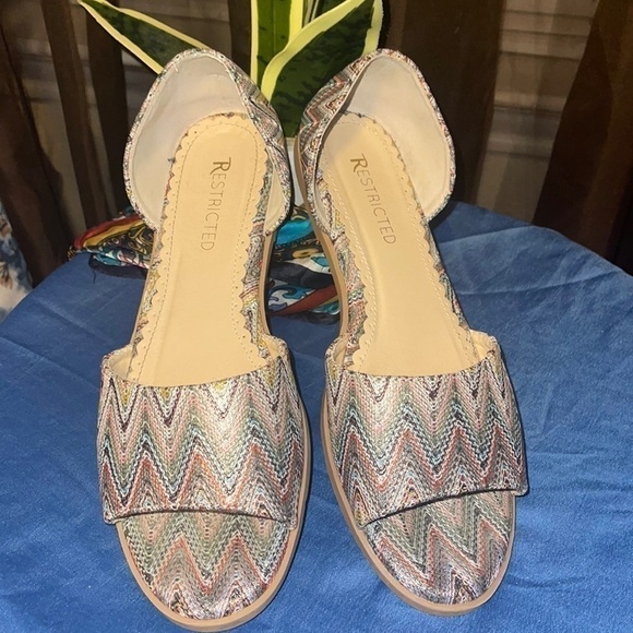 Restricted for Francesca Slip On Peep Toe Sandals - Picture 2 of 8